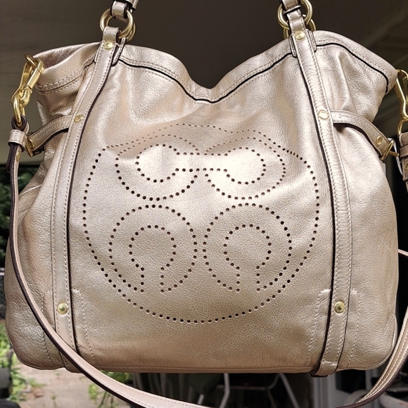 Coach Audrey Shoulder or Crossbody Rare in Excellent Condition Like New - Picture 3 of 10